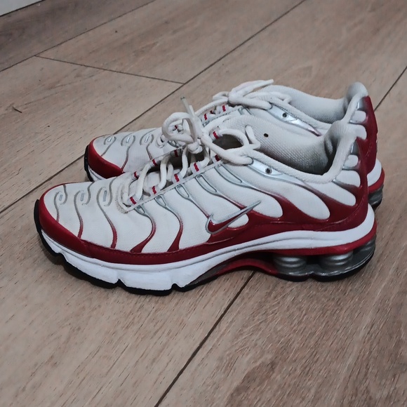 Nike Women's Red and White Athletic Shoes - Picture 4 of 4